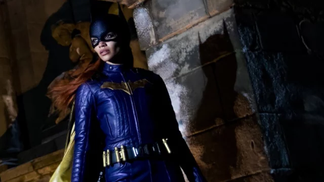 Schauspielerin zeigt Batgirl-Outfit aus abgesagtem Film Titel